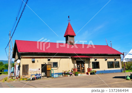 ブロイラーガーデン・オオクボの景観　（北海道仁木町） 137266494