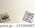 並ぶ兜と鯉のぼりの端午の節句飾り 137266997