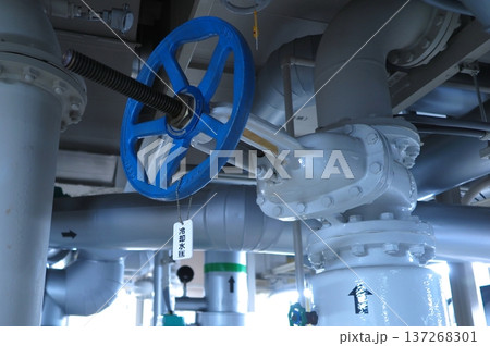 パイプの開閉ハンドル（青色・丸型） 137268301