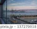 ガラス越しの港湾 137270018