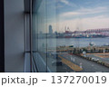 ガラス越しの港湾 137270019