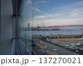 ガラス越しの港湾 137270021