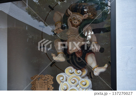東京都 新宿区 成子天神社 神門の雷神 東京都 新宿区 成子天神社 神門の雷神 137270027