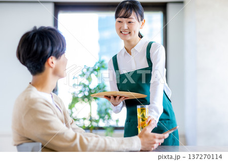 女性 アルバイト カフェ 女性 アルバイト カフェ 137270114
