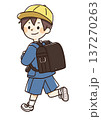 ランドセルをかついだ制服の小学生イラスト 137270263