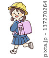 ランドセルをかついだ制服の小学生イラスト 137270264