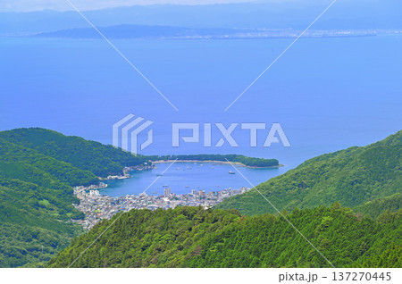 伊豆半島 伊豆山稜線歩道の小達磨山より 戸田漁港と駿河湾 伊豆半島 伊豆山稜線歩道の小達磨山より 戸田漁港と駿河湾 137270445