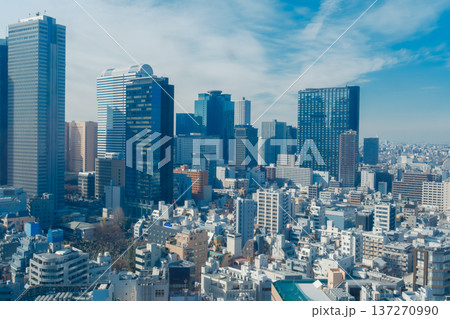 ビル群を見る景色 137270990