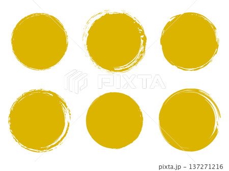 墨で描かれた金色の円のベクターイラストセット 137271216