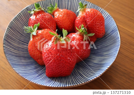 いちご:博多あまおう いちご:博多あまおう 137271310
