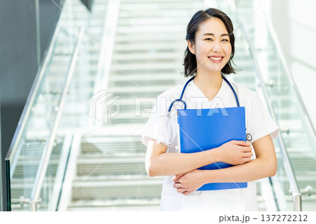 女医　スクラブ 137272212
