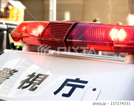 パトカーの赤色灯 パトカーの赤色灯 137274331