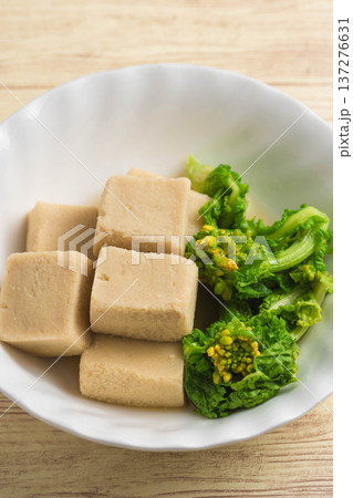 高野豆腐と菜の花の煮物 137276631