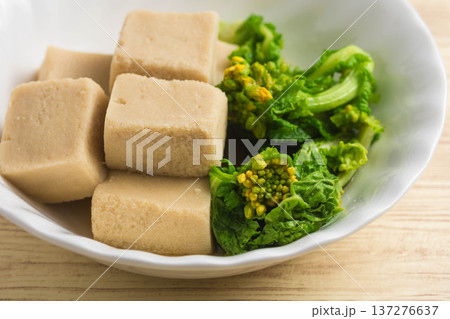高野豆腐と菜の花の煮物 137276637