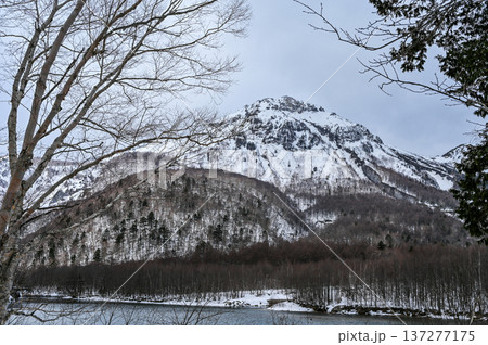厳冬期の上高地 厳冬期の上高地 137277175