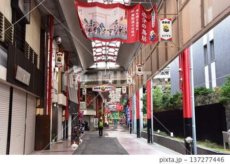 三重県 四日市のアーケード商店街(表参道スワマエ商店街) 三重県 四日市のアーケード商店街(表参道スワマエ商店街) 137277446
