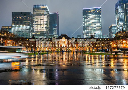 雨の夜の東京駅 雨の夜の東京駅 137277779