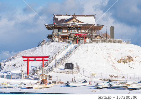 「青森県」雪景色のうみねこ繁殖地・蕪島 八戸市 「青森県」雪景色のうみねこ繁殖地・蕪島 八戸市 137280500