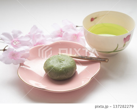 よもぎ餅 草餅 春の和菓子 お菓子 よもぎ餅 草餅 春の和菓子 お菓子 137282279