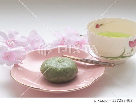 よもぎ餅 草餅 春の和菓子 お菓子 よもぎ餅 草餅 春の和菓子 お菓子 137282462