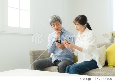 元気なシニア夫婦 元気なシニア夫婦 137282500