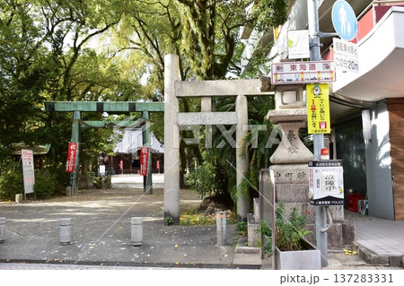 三重県四日市市　東海道沿いの諏訪神社一の鳥居と二の鳥居 137283331