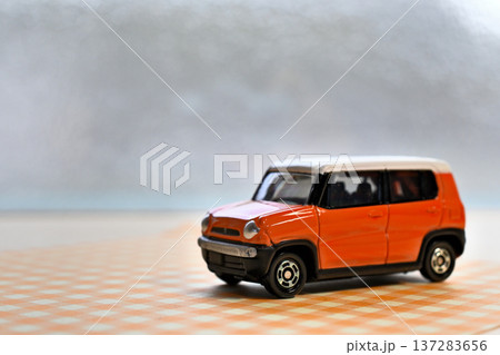 小型SUVのミニカー 137283656