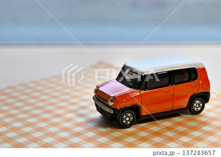小型SUVのミニカー 137283657
