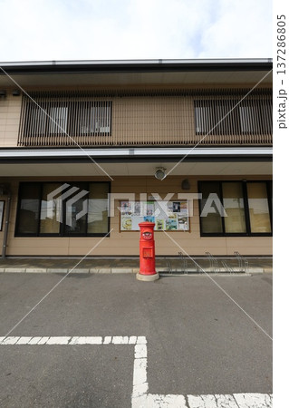 岩手　久慈　丸ポストのある風景（道の駅くじ） 137286805