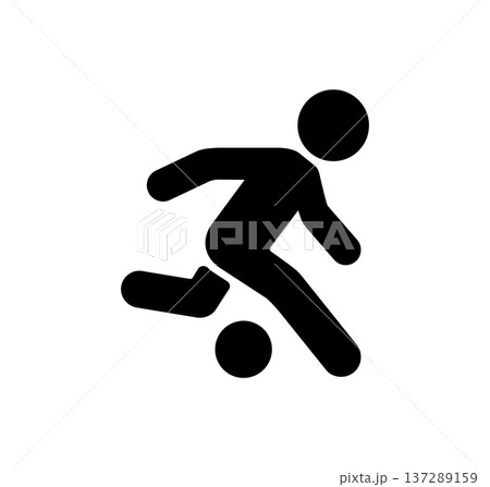 スポーツをする人物（サッカー）シルエットアイコンイラスト 137289159