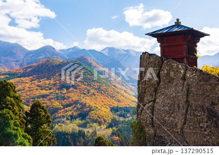 秋の山形県山形市　紅葉の立石寺（山寺）　納経堂 137290515