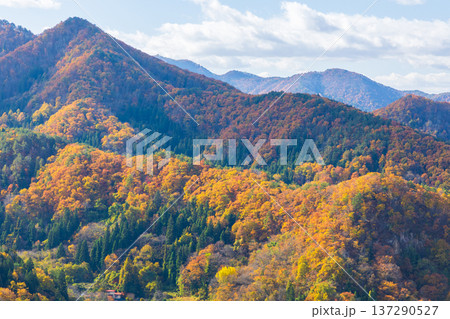 秋の山形県山形市 紅葉の立石寺(山寺) 五大堂からの眺望 秋の山形県山形市 紅葉の立石寺(山寺) 五大堂からの眺望 137290527