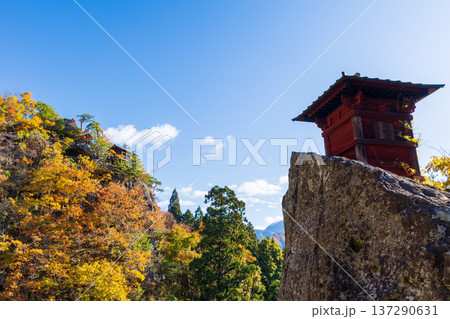 秋の山形県山形市 紅葉の立石寺(山寺) 納経堂 秋の山形県山形市 紅葉の立石寺(山寺) 納経堂 137290631