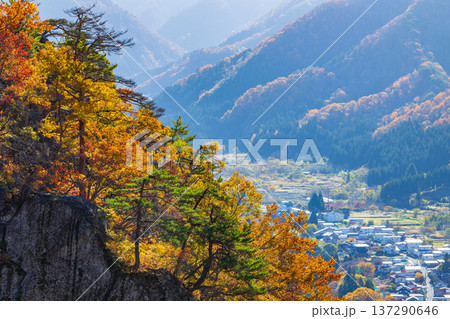 秋の山形県山形市 紅葉の立石寺(山寺) 秋の山形県山形市 紅葉の立石寺(山寺) 137290646