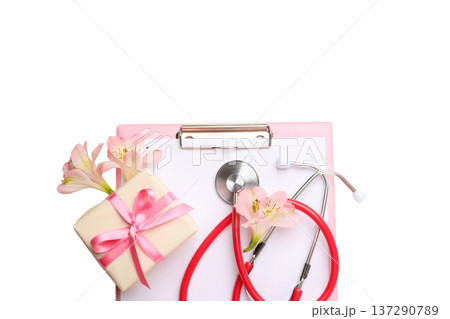 Flowers and a gift on a clipboard with a stethoscope, isolated, PNG Flowers and a gift on a clipboard with a stethoscope, isolated, PNG 137290789