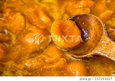 Apricot jam cooked in a bowl 137291027