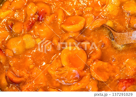 Apricot jam cooked in a bowl 137291029