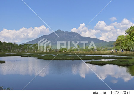 尾瀬ヶ原から燧ヶ岳の眺め 137292051