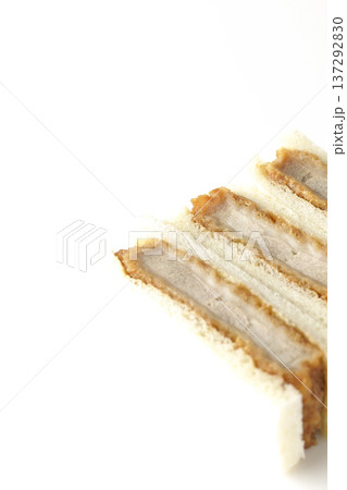 ヒレカツサンドを白背景で撮影 137292830