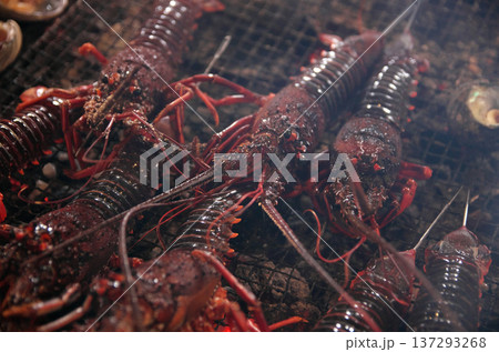 伊勢海老の炭火焼き 137293268