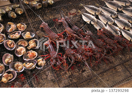 伊勢海老の炭火焼き 伊勢海老の炭火焼き 137293298