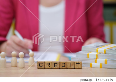 Understanding credit scores and financial strategies for better budgeting and spending Understanding credit scores and financial strategies for better budgeting and spending 137293419