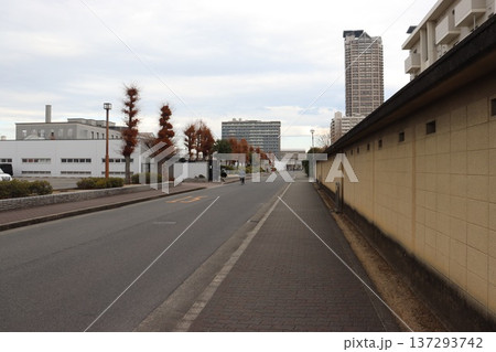 堺市堺区田出井町大阪刑務所正面玄関通り 137293742