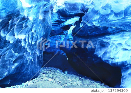 氷の神秘 137294309