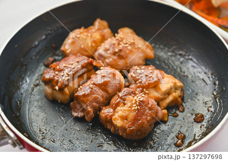 フライパンで豆腐の肉巻き フライパンで豆腐の肉巻き 137297698