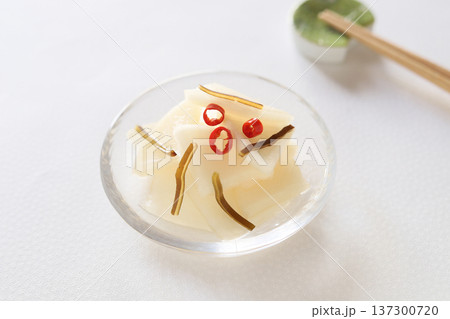 冬に食べたい!大根と塩昆布の漬け物 冬に食べたい!大根と塩昆布の漬け物 137300720