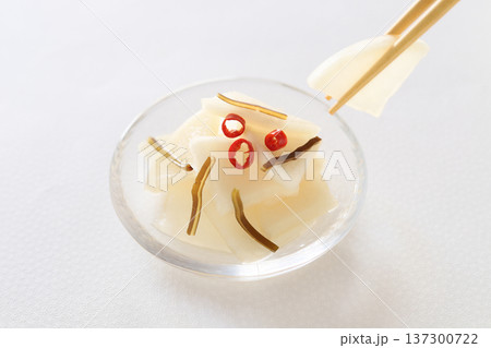冬に食べたい！大根と塩昆布の漬け物 137300722