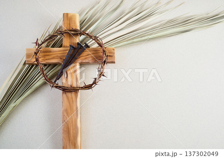 Wooden cross with crown of thorns and nails on palm sunday Wooden cross with crown of thorns and nails on palm sunday 137302049