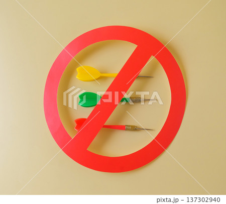Do not take arrow darts sign on color background. Do not take arrow darts sign on color background. 137302940