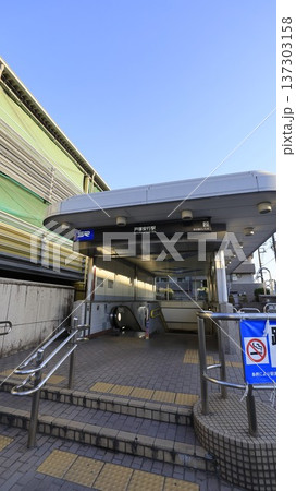 埼玉高速鉄道の戸塚安行駅、2番出口でエスカレーターが設置 137303158